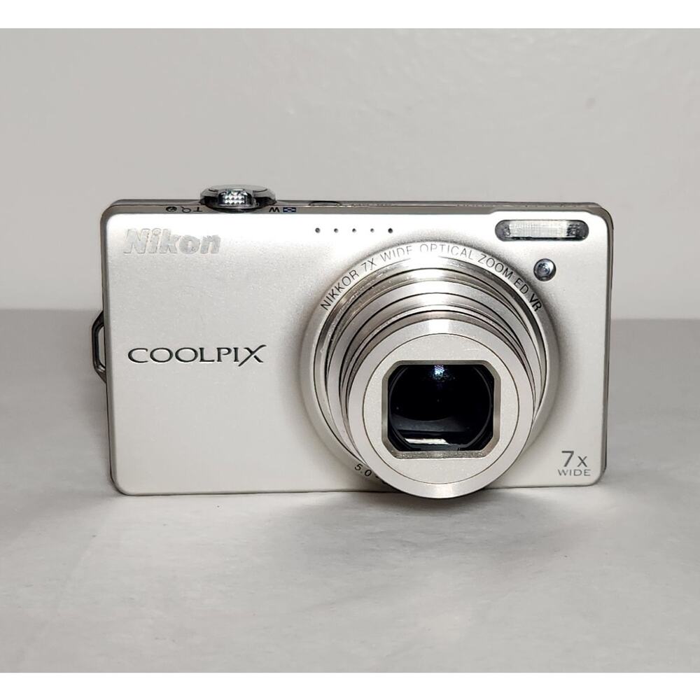 Nikon Coolpix S6000 Tested 14.2 MP Silver Digital Camera With Accessories - Picture 4 of 9